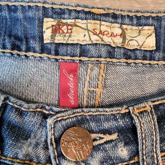BKE Jeans Size 25 Low Rise Sarah Cropped Medium Light Wash Ripped Stretch - Picture 4 of 12